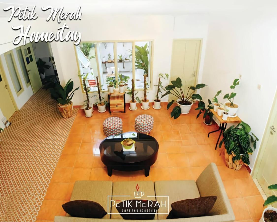 Petik Merah Homestay Pakualaman Exterior photo