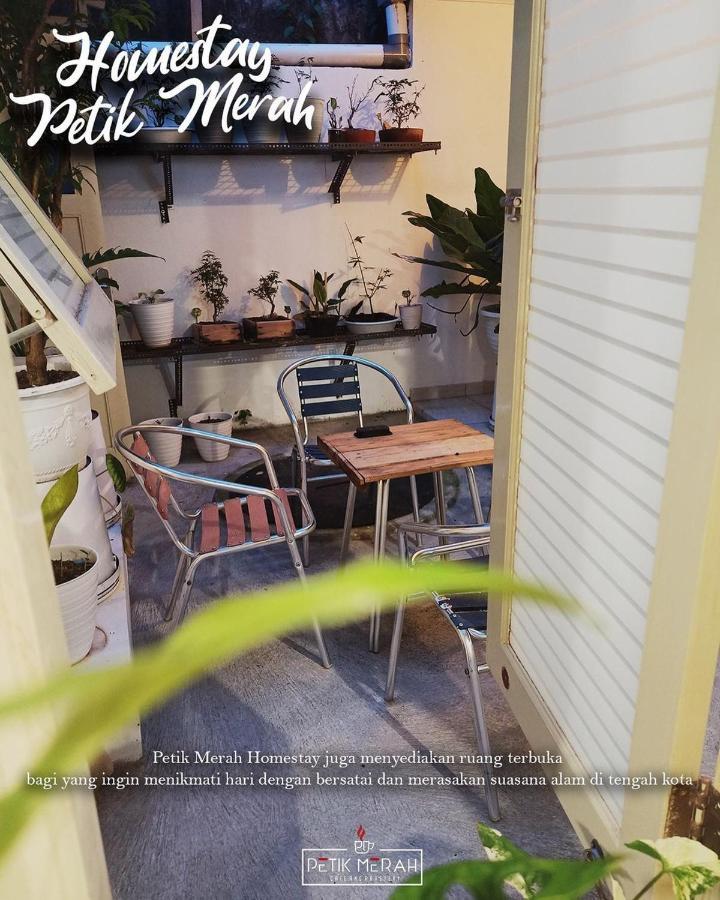 Petik Merah Homestay Pakualaman Exterior photo
