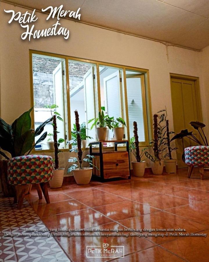 Petik Merah Homestay Pakualaman Exterior photo